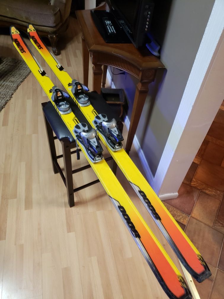 Salomon S850 skis