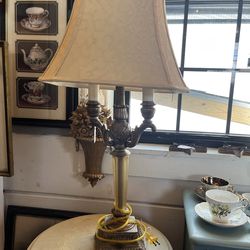Beautiful candelabra style lamp with shade signed by Dale Tiffany 33 in