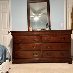 Cherry Dresser With 6 Drawers