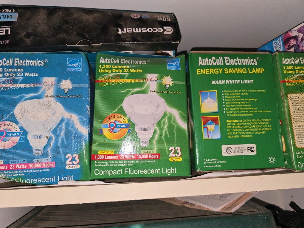 16 Light Bulbs And 3 Filters For Swimming Pool