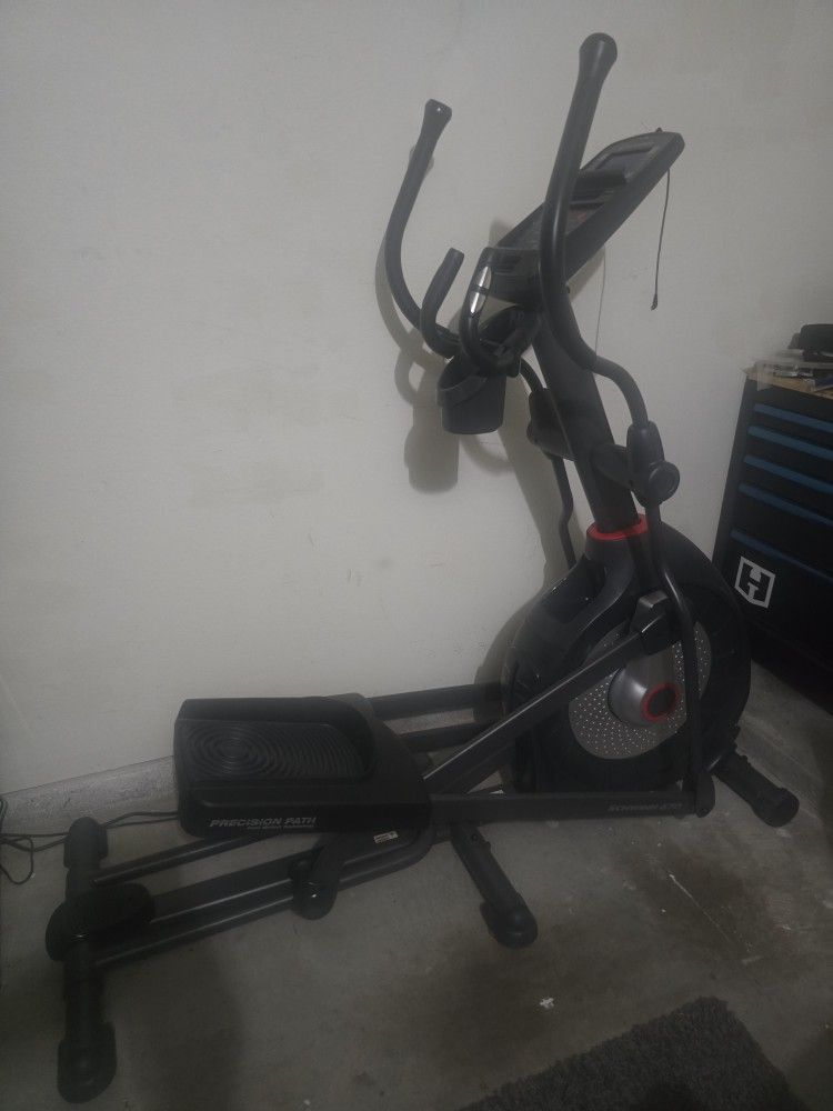 Schwinn 470 Elliptical