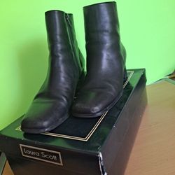 Women's Laura Scott Shoes Black Leather Ankle Boots-$30