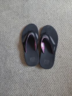Women's Sandals With Bottle Opener Size 8