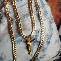 14 K Gold Chain W/Jesus Charm