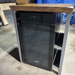 Arctic King Wine Fridge 34 Bottle W/table