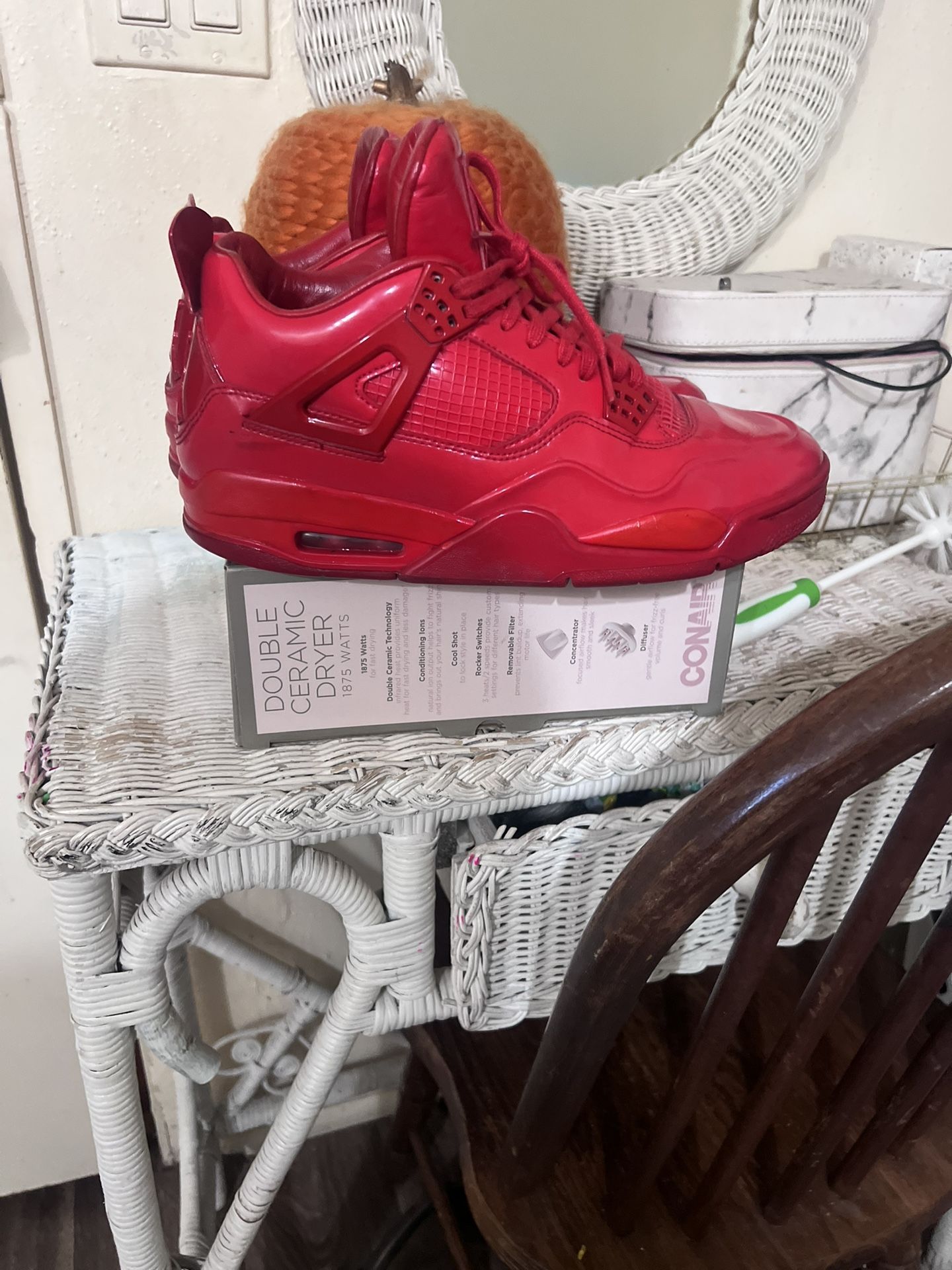 9 1/2 Mens Jordan 4’s