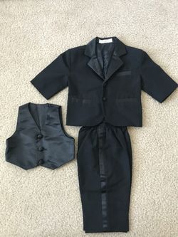 Black suit/tuxedo with vest and pants size 6-12m