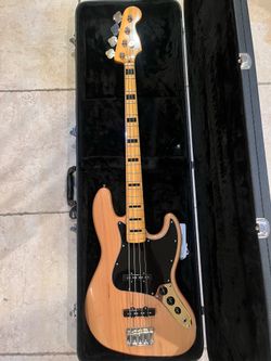 Squier Classic Vibe Jazz Bass w/ Bass Hardshell Case