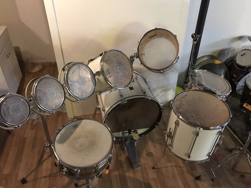 Ludwig drum set five piece with Zildjian symbols