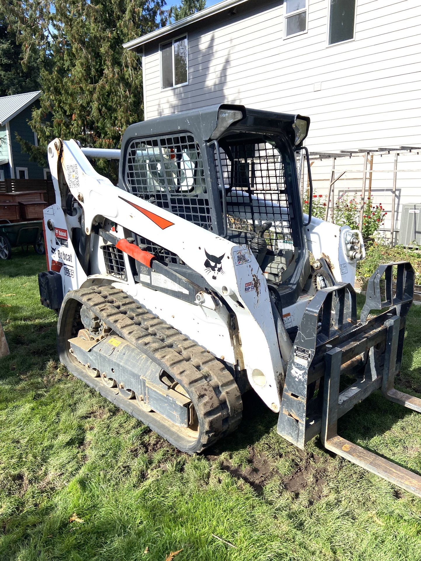 BOBCAT T595 TRACKED SKIDSTEER FRONT LOADER