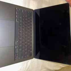 MacBook  Air 13-in with M3 chip 2024 8GB UNIFIED MEMORY  256SSD