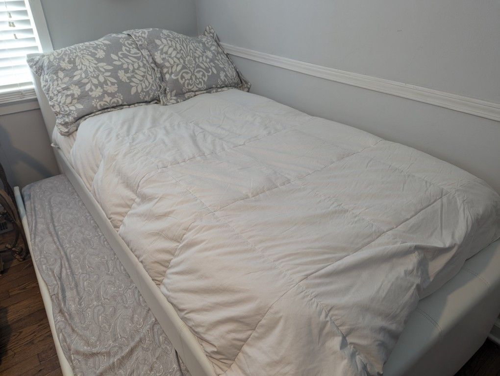Day Bed With Trundle And Mattresses 