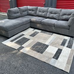 Sectional Couch!! Delivery Available 🚚!! Dimensions: 115” x 87” Length x 35” Height x 35” Depth