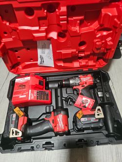 Milwaukee
M18 FUEL 18V Lithium-Ion Brushless Cordless Hammer Drill and Impact Driver Combo Kit (2-Tool) with 2 Batteries