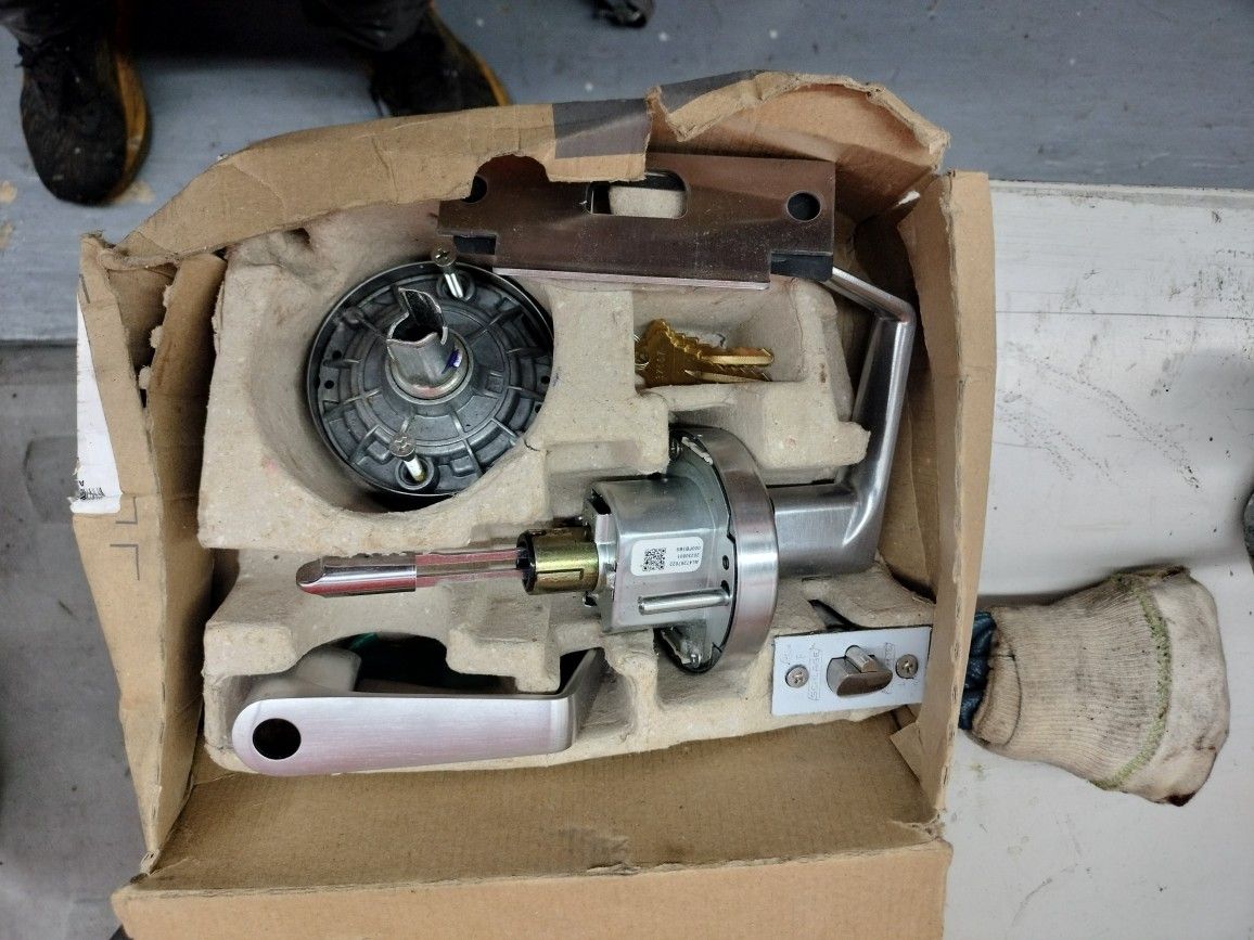 Schlage Entrance Lever Lock ALX 53PD Saturn New In Package