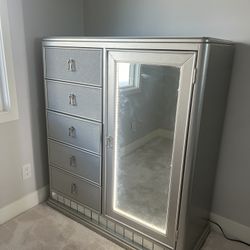 Chest And Nightstand Set 