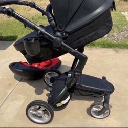 Great Donna stroller with base 