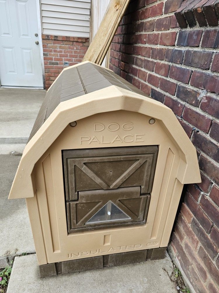 ASL Solutions Insulated Dog House