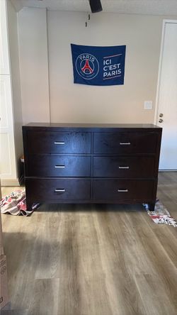 dark espresso/chocolate-brown wooden 6-drawer dresser/chest