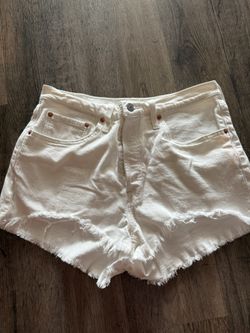 Ladies Levis Shorts Sz 31