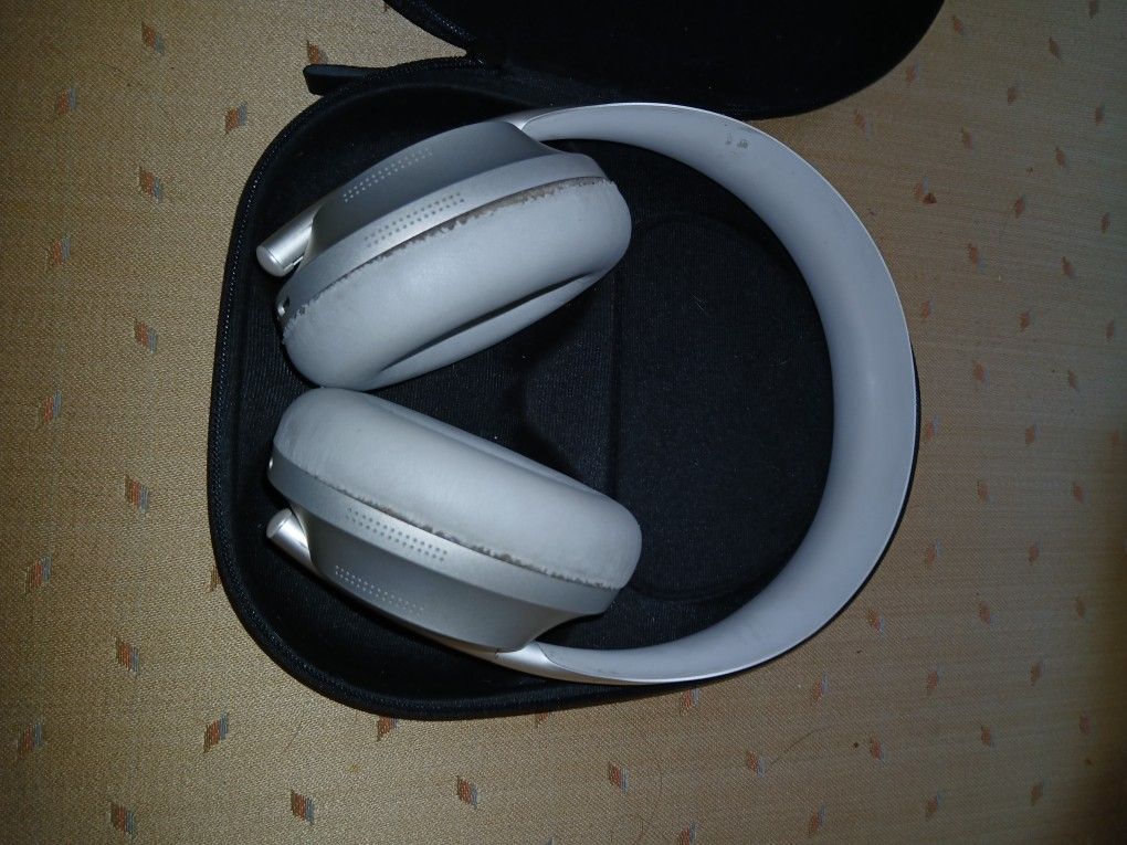 BOSE NOISE CANCELING 700 HEADPHONES