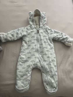 Baby Clothes from 4-9months.