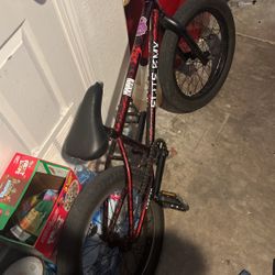 Elite Bmx  Take It Off My Hands 180$  Front Tire Popped 