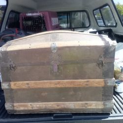 Old Chest 🧰 Box 