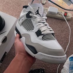 Jordan 4 military blacks size 9 