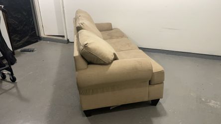 Baily RL 91” Couch With (Chairs For Free) 2100$ Value(Best Offer)