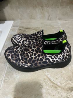 Women’s OOFOS shoes