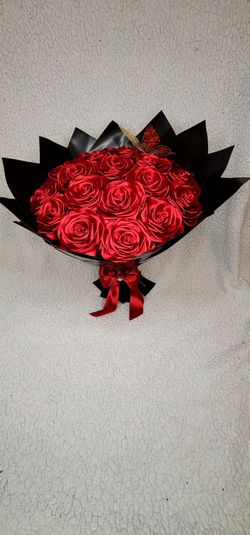 20 Red Satin Rose Bouquet with Black Wrapping