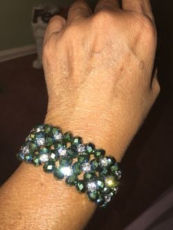 Great Glass Beaded Stretch Bracelet - NEW