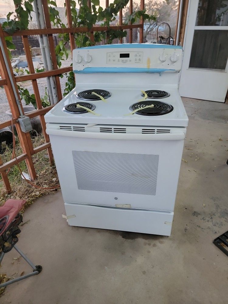 GE Electric Stove