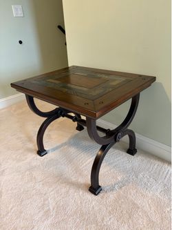 Set of 2 End Tables