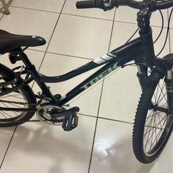 Used- like new Trek Bike XS