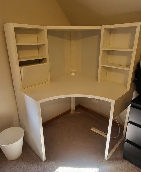 Ikea MICKE corner desk