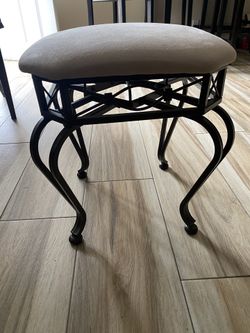 Leg stool