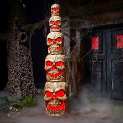 Halloween 8 foot skull stack