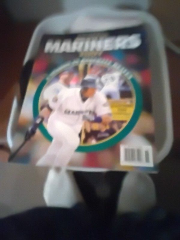 2001 Mariners Collection Book