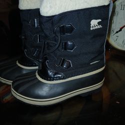 Sorel Insulated Waterproof Youth SIze 4 Boots