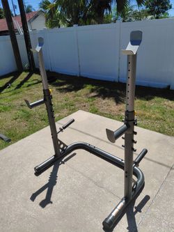Adjustable squat rack
