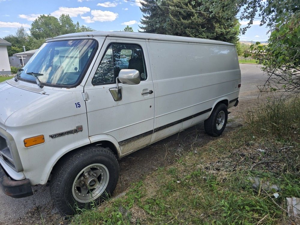 1995 1 Ton Gmc Van $2600 Obo New Front End Good Tires