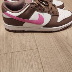 Nike Dunk Low
Smokey Mauve (Women's)
