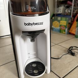 Baby Brezza Formula Dispenser Machine
