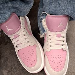 Jordan Air Jordan 1 Low Orchid Neutral Grey Pink White Sneaker