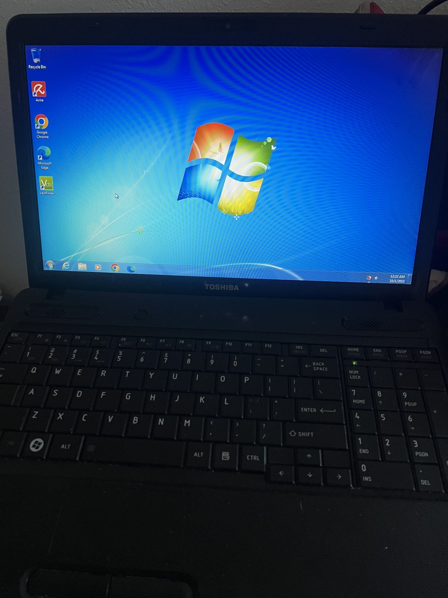 Toshiba Laptop 300GB Win 7