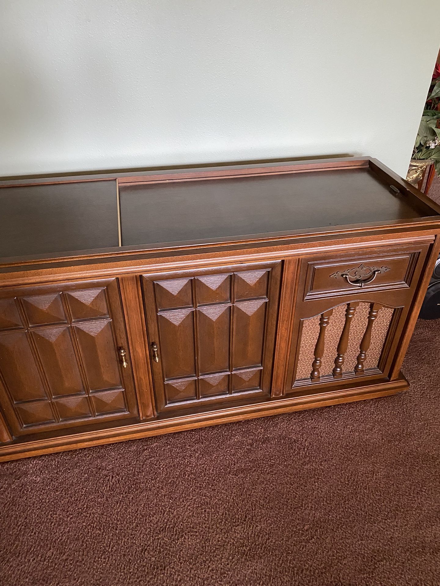 Vintage’64 Magnavox Micromatic Console Stereo