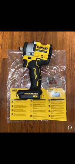 (1)Dewalt 20V Atomic Compact Brushless 1/2”  impact wrench (DCF921) 