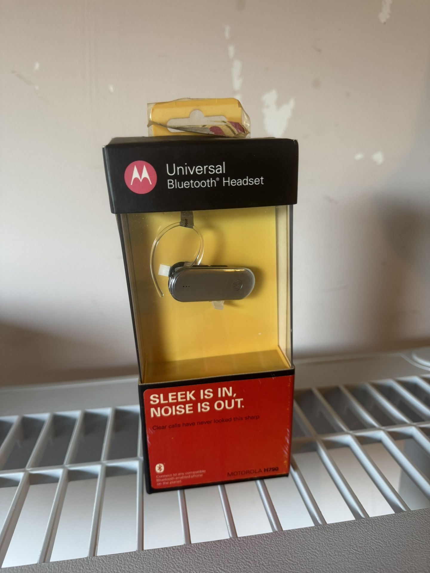 New Motorola H790 Universal Bluetooth Headset